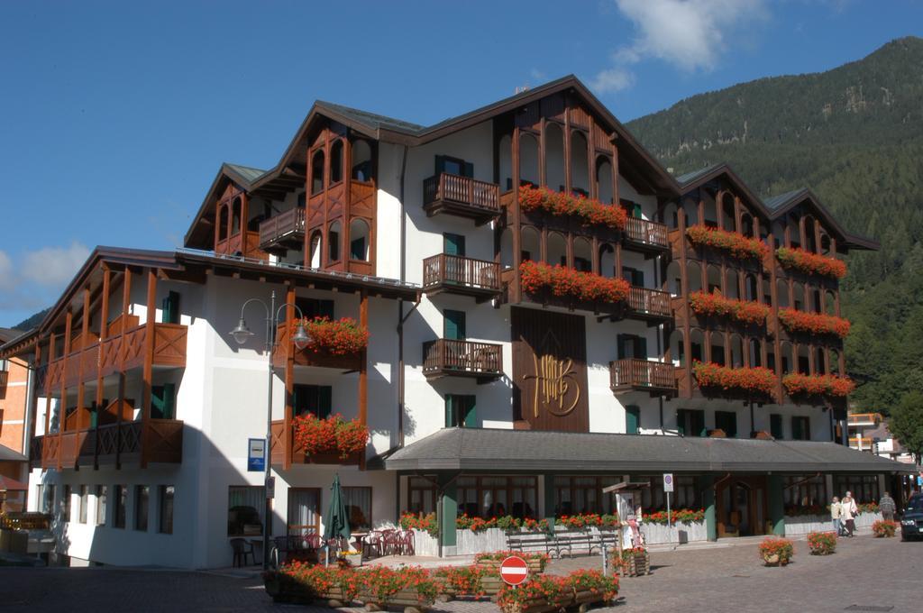 Hotel Isolabella Wellness Fiera Di Primiero Eksteriør billede